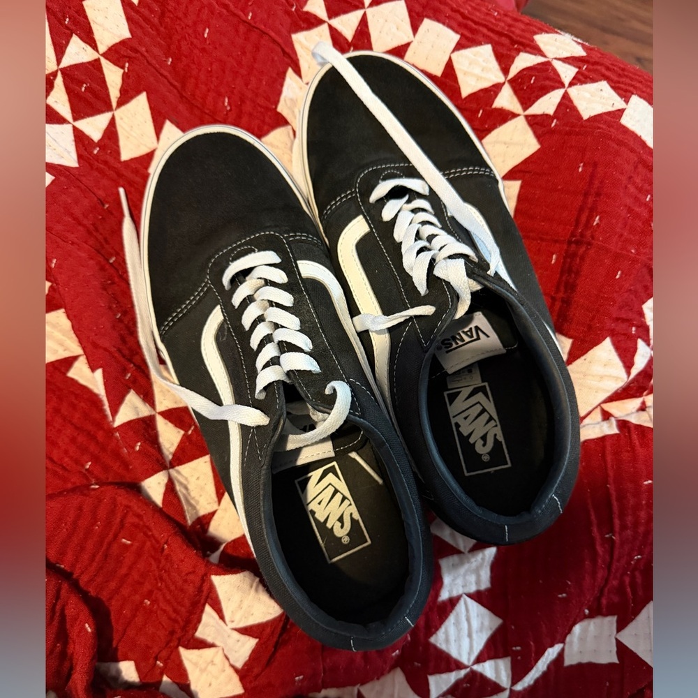 Vans Men's Black and White Sneakers